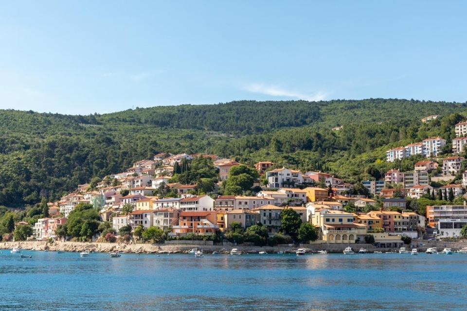 Apartment Noemi With A Direct Beach View Rabac Exterior foto