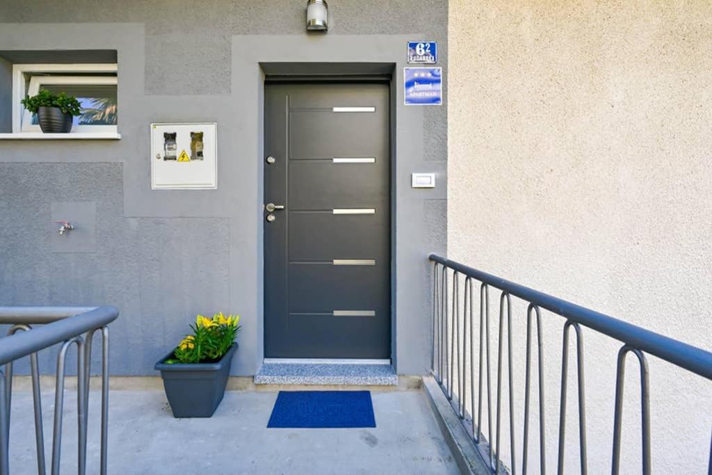 Apartment Noemi With A Direct Beach View Rabac Exterior foto