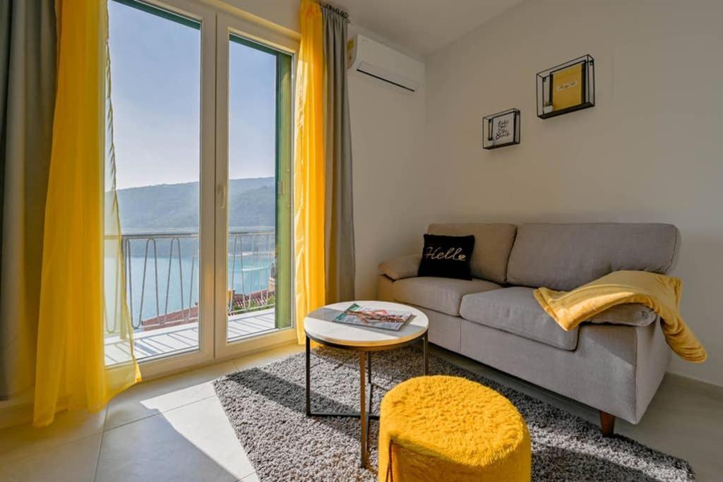 Apartment Noemi With A Direct Beach View Rabac Exterior foto