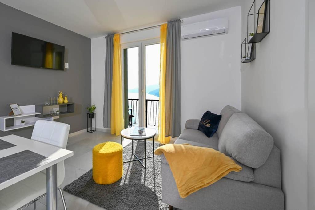 Apartment Noemi With A Direct Beach View Rabac Exterior foto
